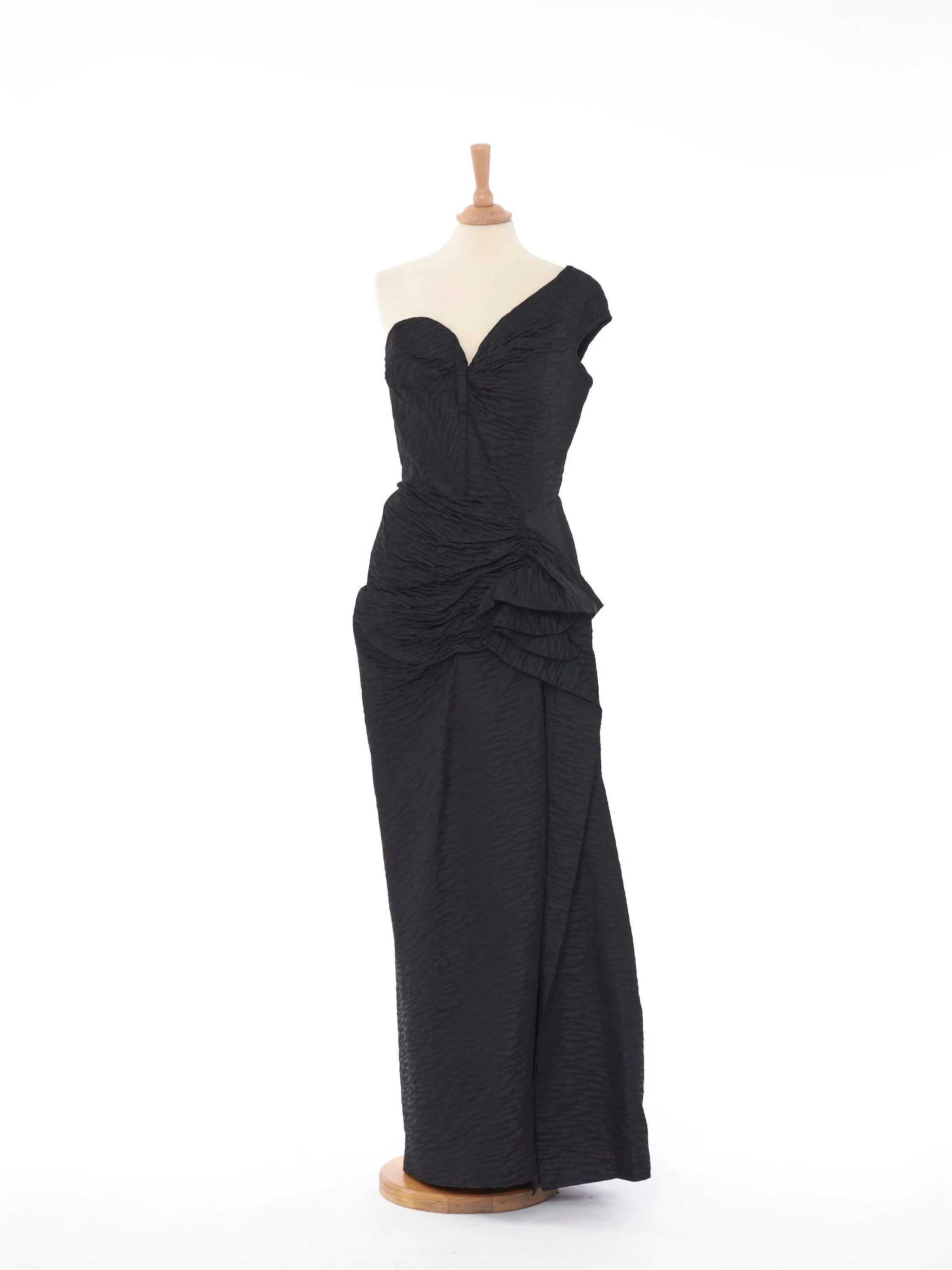 Long dress with sweetheart neckline