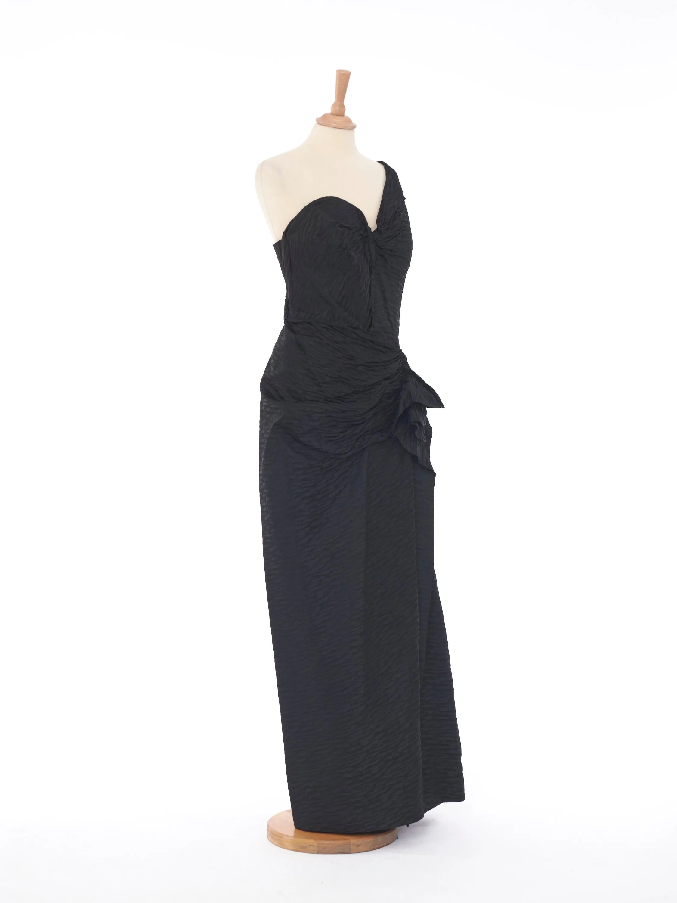 Long dress with sweetheart neckline