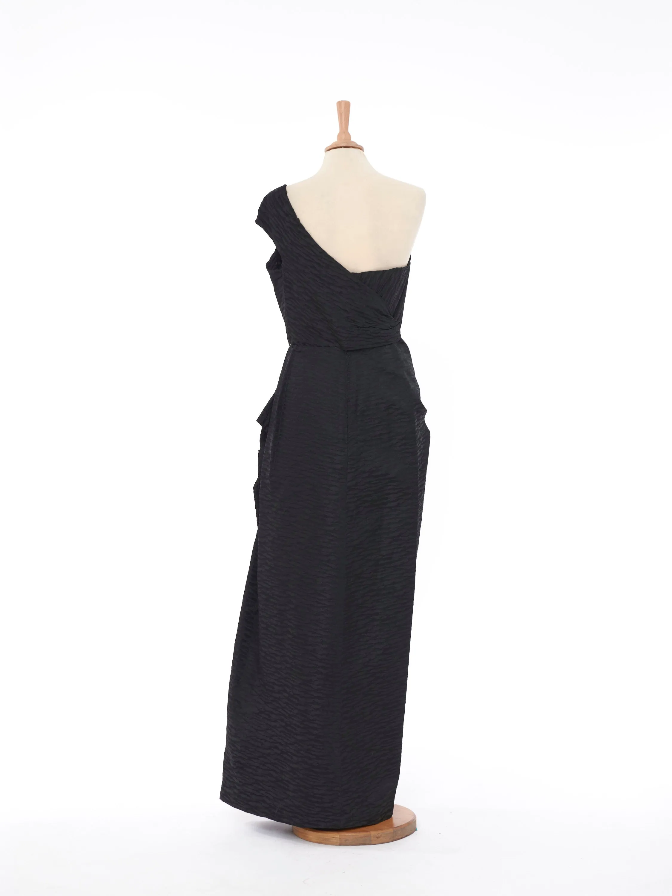 Long dress with sweetheart neckline