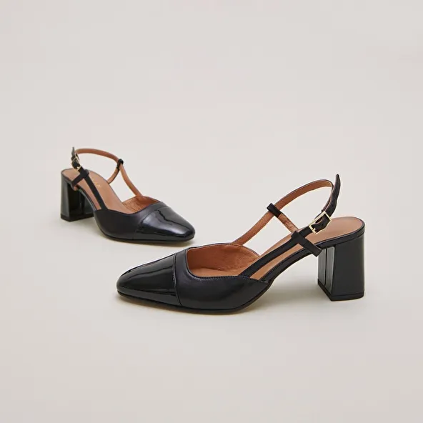 Mary Janes with heels in black patent and leather