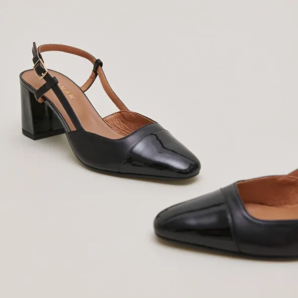 Mary Janes with heels in black patent and leather