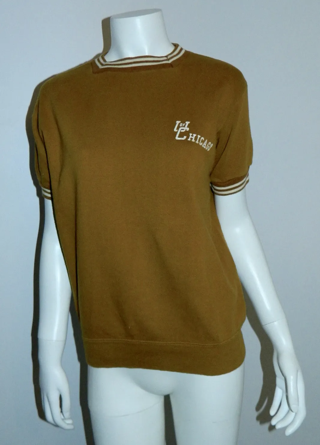 vintage 1960s sweatshirt University of Chicago tee shirt gold adult XS - S MCM