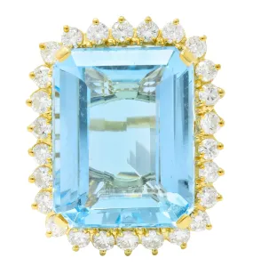 Vintage 30.50 CTW Aquamarine Diamond 18 Karat Gold Cluster Cocktail Ring