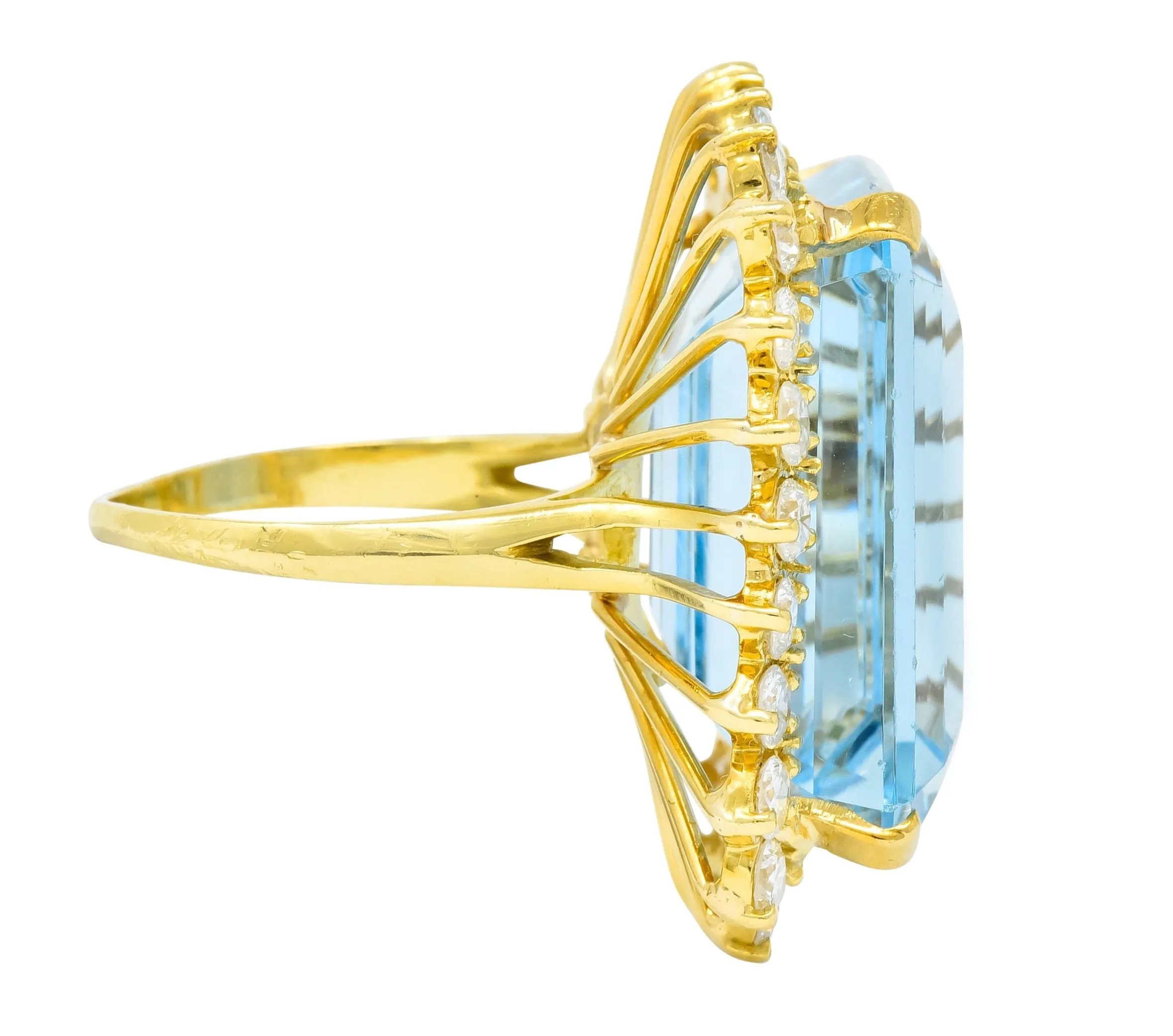 Vintage 30.50 CTW Aquamarine Diamond 18 Karat Gold Cluster Cocktail Ring