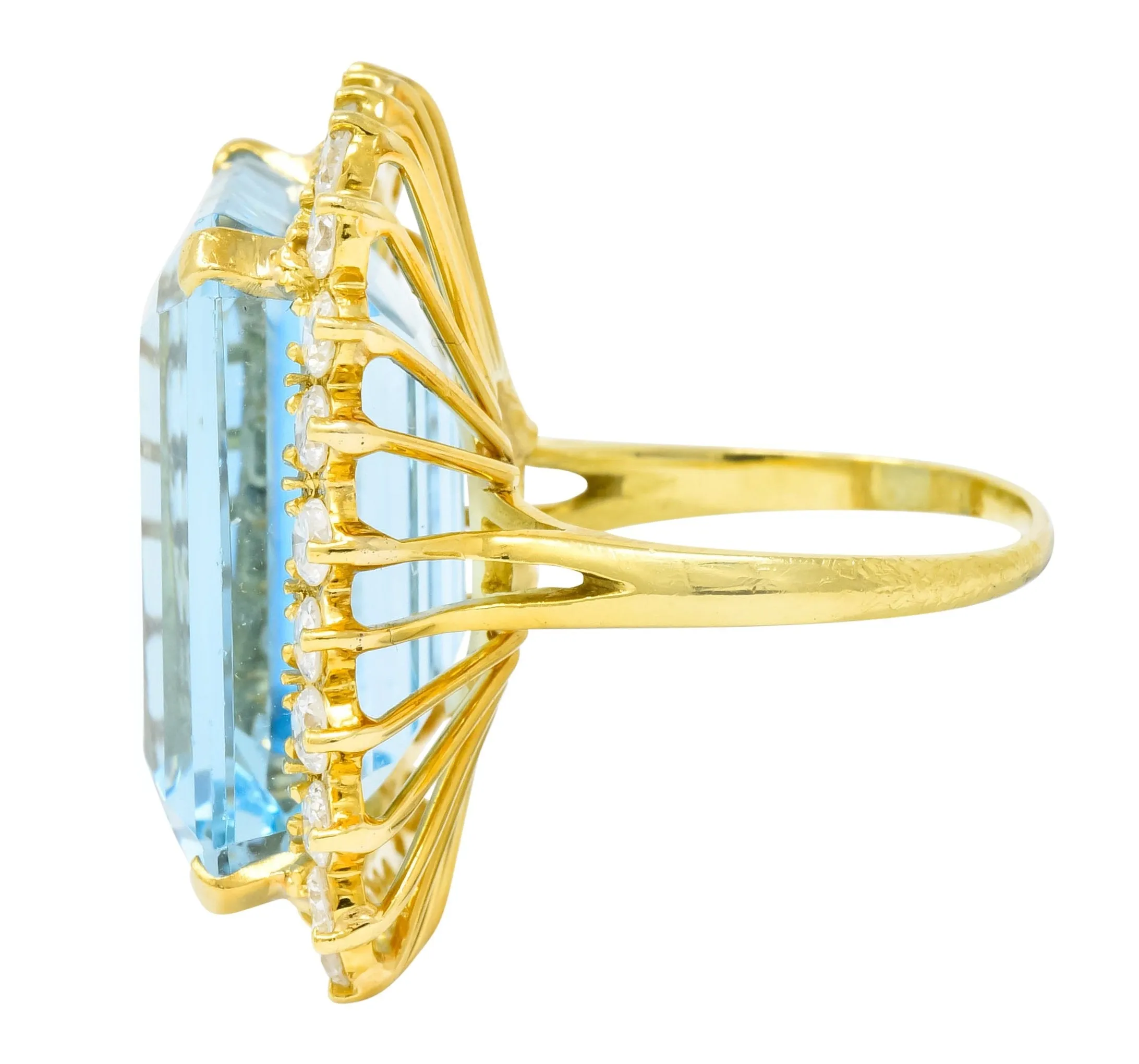 Vintage 30.50 CTW Aquamarine Diamond 18 Karat Gold Cluster Cocktail Ring