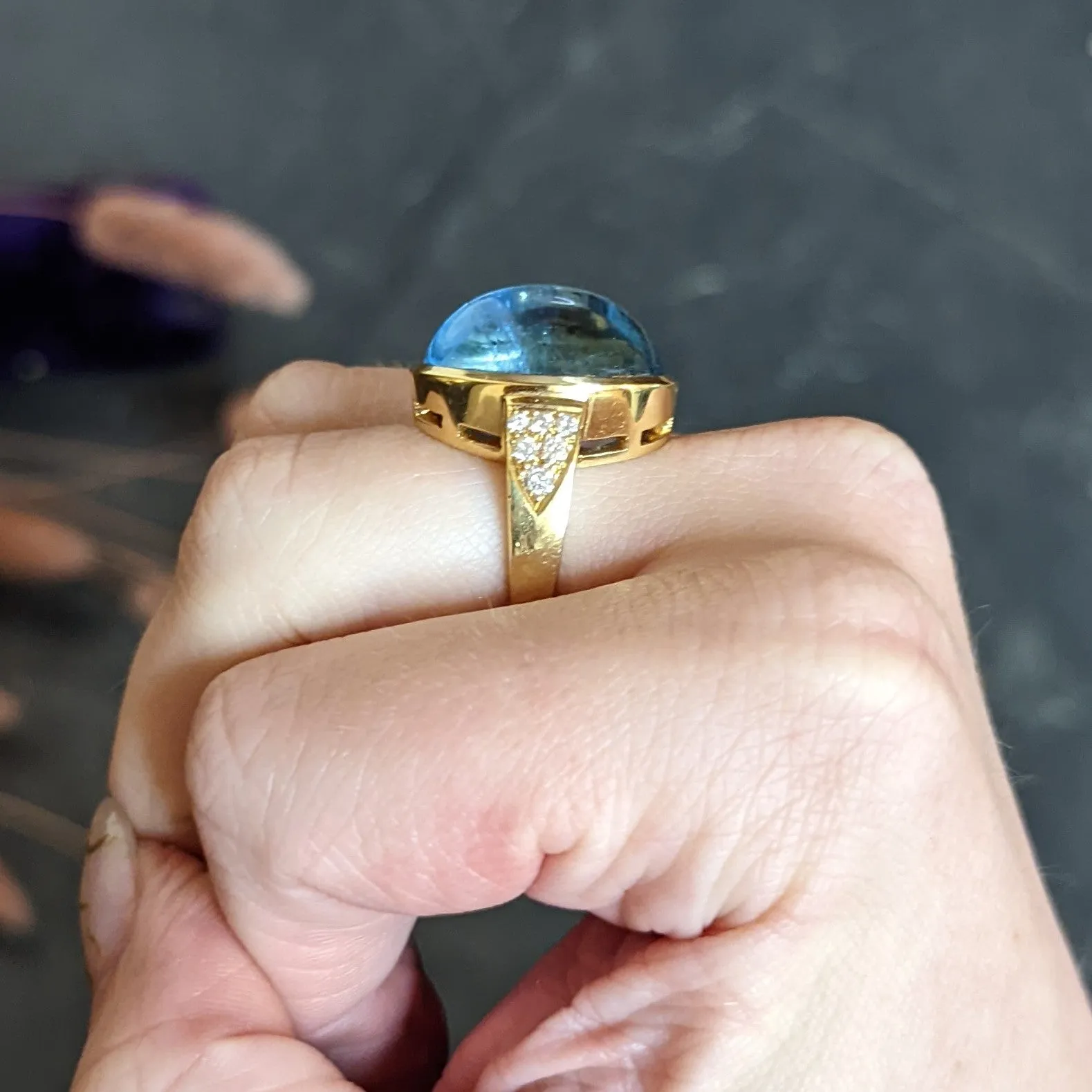 Vintage Aquamarine Diamond 18 Karat Yellow Gold Gemstone Ring